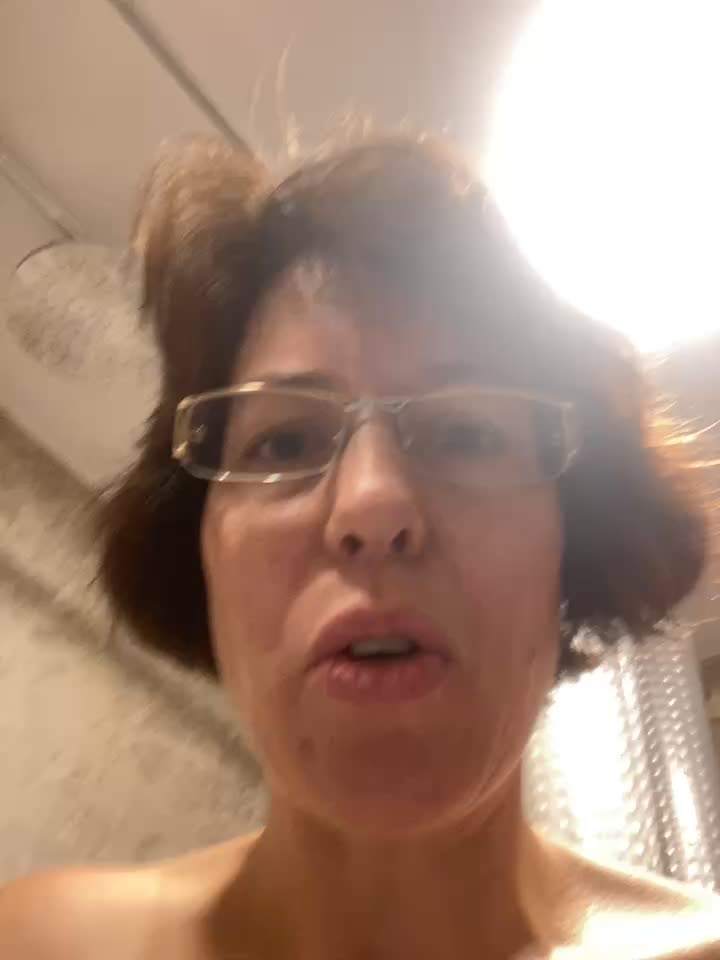 In the shower - video oleh model kamera ClassyLiza