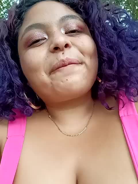 wet pussy at park - video van PrincessLauren420 cam-model