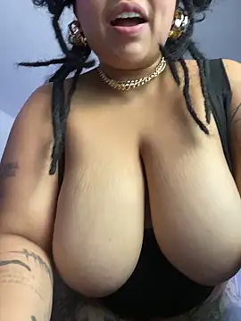 sqiuit and suck titiss