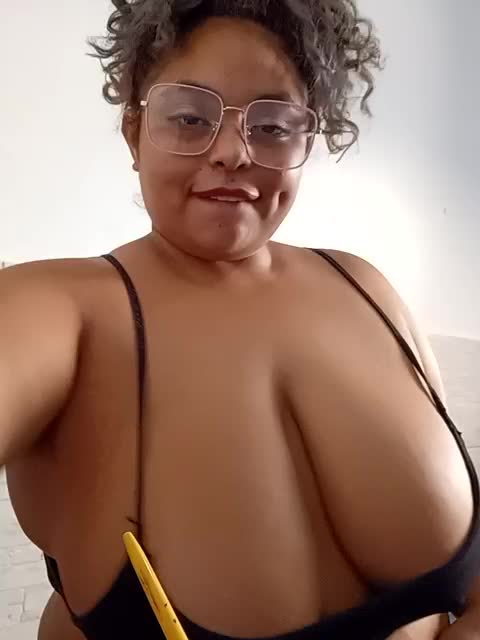 Laurent get horny - video van PrincessLauren420 cam-model