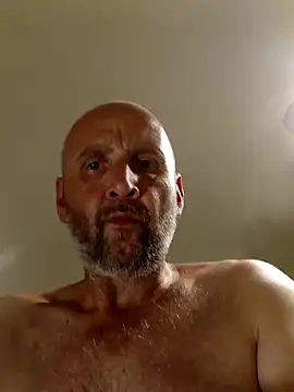 [23 Jul 21:30] Public Show – video modela na kameri milosek81