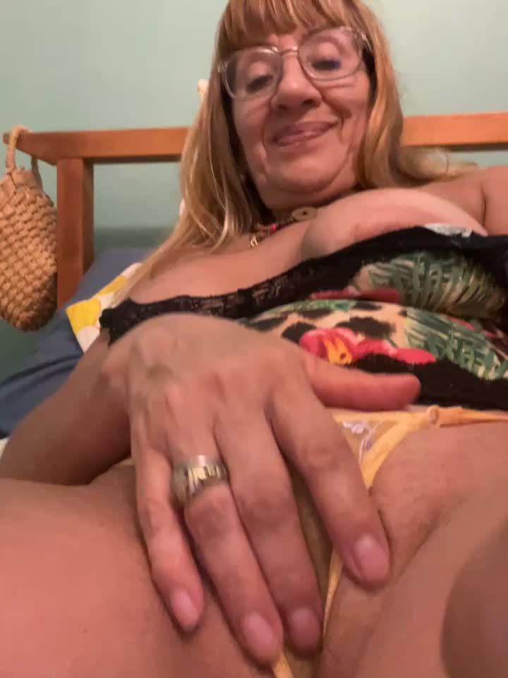 PUSSY WET - วิดีโอโดย camelia3 โมเดลแคม