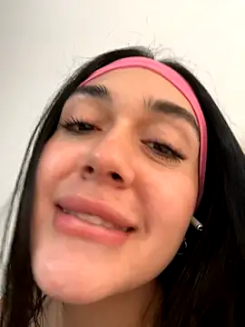 Play a little with the holes in my body - video by LaanaCooper cam model