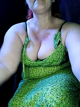 dog pose - відео від вебкаммоделі Xelenaxcbbs