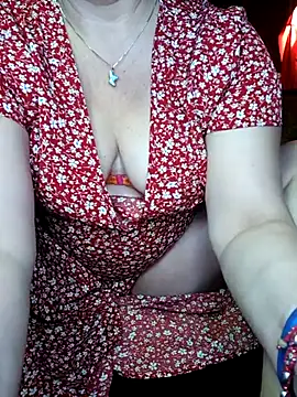 [13 Nov 06:30] Public Show Fisting pussy - відео від вебкаммоделі Xelenaxcbbs