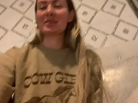 Stripping naked fingering - vidéo du modèle de showcams Alyssa_rhoades