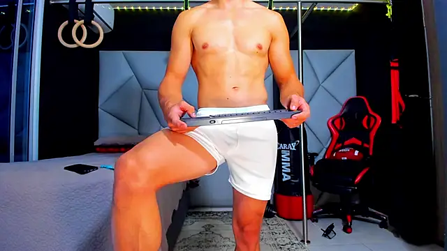 Flexing Uper body - video by Aydenmiller96 cam model