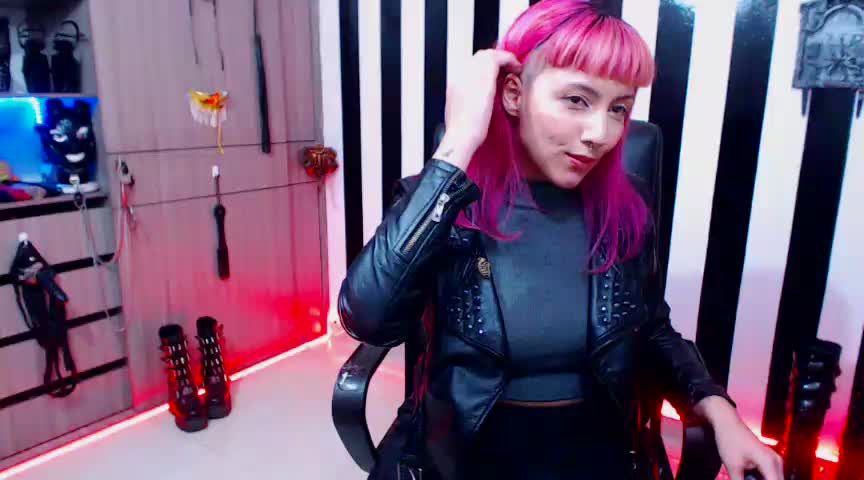 Drool on Boots fetish - video by Yelena_LatexMaiden cam model