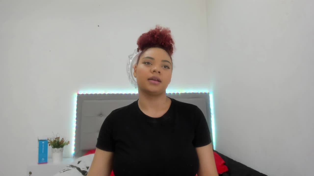 Lindey_anderson Webcam Model Profile | xHamsterLive