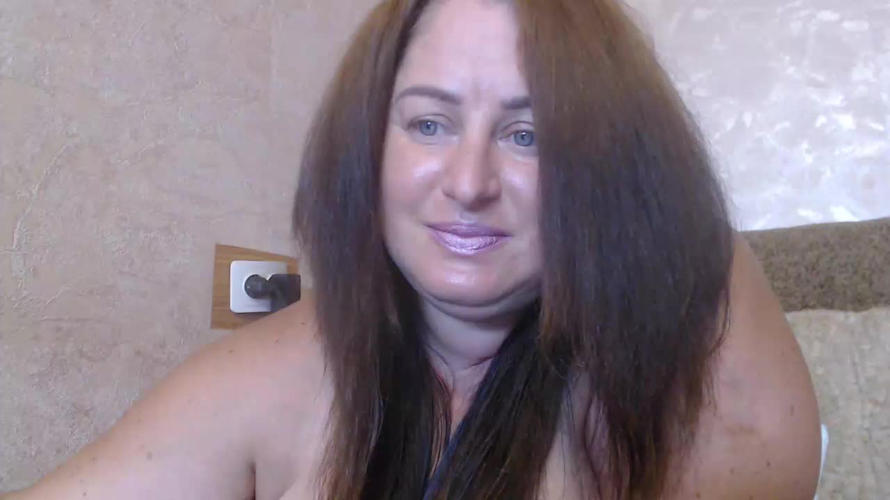 I dance striptease and show my pussy – video od webkamerové modelky Amy_August