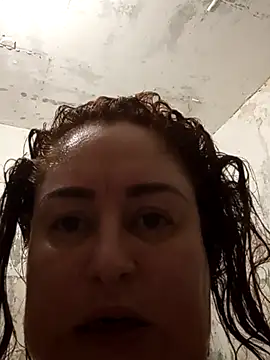 I'm taking a bath. You'll see my butt. – video od webkamerové modelky Amy_August