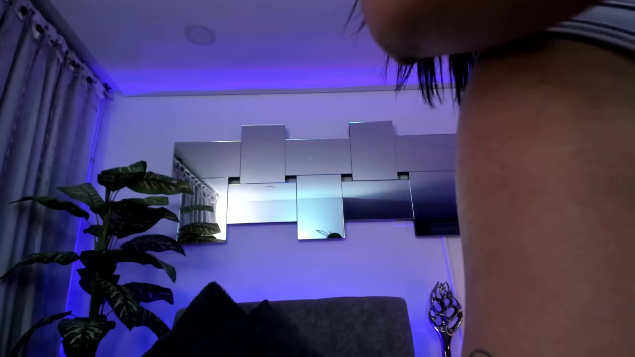Private Show -BURPS LOL - vidéo du modèle de showcams mandi4pole_