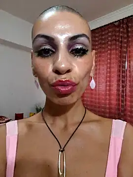 [10 Jul 16:44] Public Show year2025 ⚽️KiSs sUmmEr while i'am broadcast - video của người mẫu cam hotSANDRA_STARR