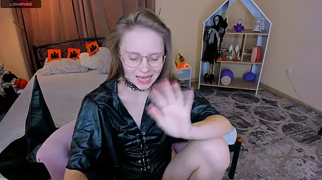 Hot Halloween 😈🕵️‍♀️👹 private show - video by WhiteWingsDoll cam model