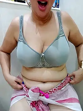 الحس طيزك زاتف فيه كدة ... افشخو يا شرموطي - video by Queen_sousou cam model