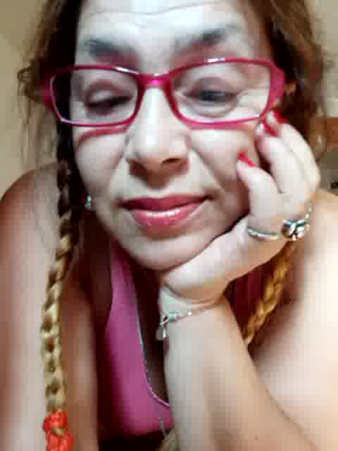 tongue - βίντεο μοντέλου cristinatina