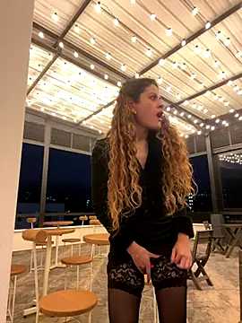 STANDING SQUIRT AT THE CAFE - video by alana15 cam model