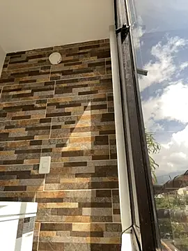 NAKED IN FRONT OF THE WINDOW AND SQUIRT - alana15 adlı kamera modelinin videosu