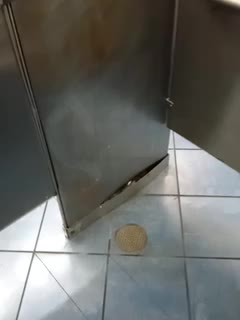 public restroom super risky - video oleh model kamera Youreherewithme