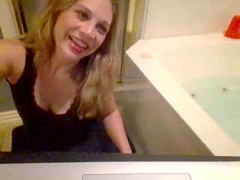 A little dip and dunk in the tub!!