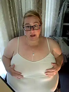 Cum on mommy's tummy - vidéo du modèle de showcams Iceprincess2bad4u