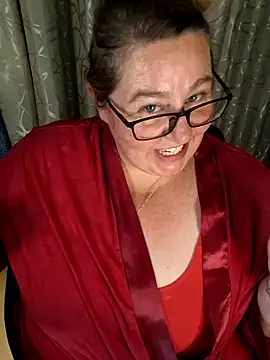 Smoking, fat belly & Squirt - video av Iceprincess2bad4u cam-modell