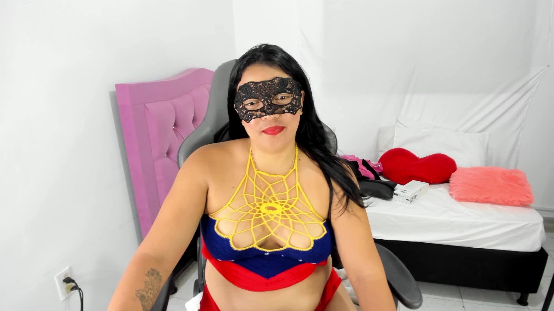 an unusual show - video by Steisy_33 cam model.