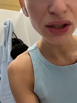 There is a lot of drool here | Private Show－カメラキャストの-AngelAri-の動画