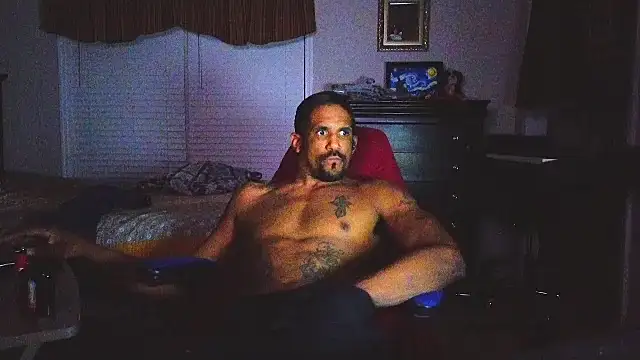 [18 Dec 01:18] Public Show - video by SoUnloveable cam model