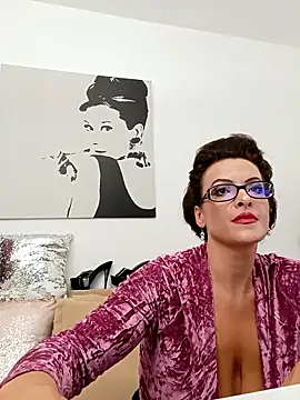 Strip naked ,oil tits play and close up finger pussy 💞💞💞 - Video von RebeccaNoble Cam-Model