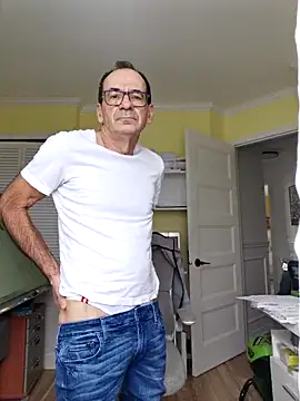 [1 Apr 09:05] Public Show - video by Rich301 cam model