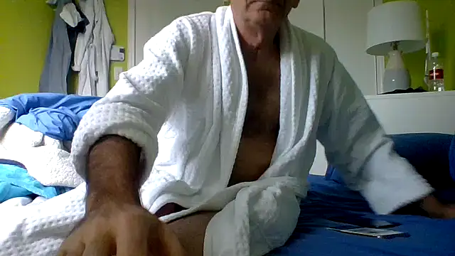 [7 Apr 08:15] Public Show - video by Rich301 cam model