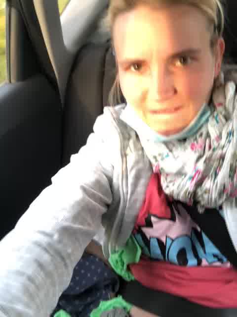 Private Show ppppsssss leise bin nicht allein im AUTO - ক্যাম মডেল s-te-fan-i-এর ভিডিও