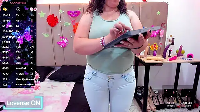 fuck me with boots – видео вебкам-модели Zaly_mature