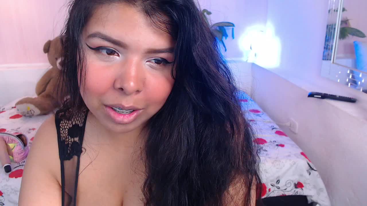 Hot room - video by SaLomeJonees cam model