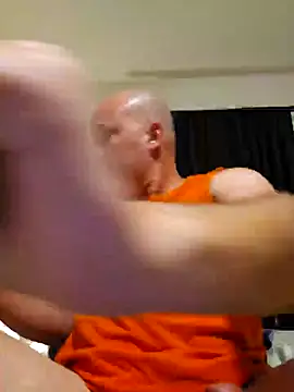 [21 Apr 20:10] Public Show– ke5eeo2 kameramodell videója