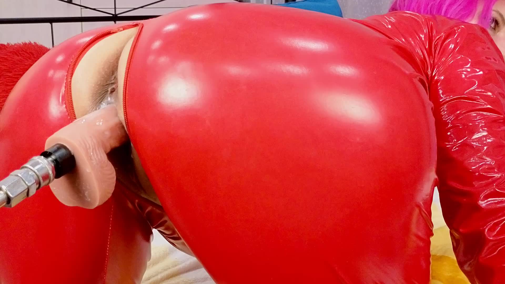 Private Show with fuck machine in red suit