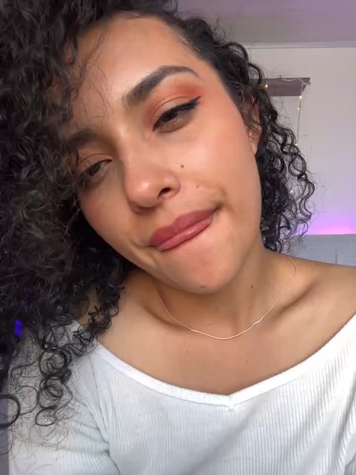 Tits massage– Lucy_Marin kameramodell videója