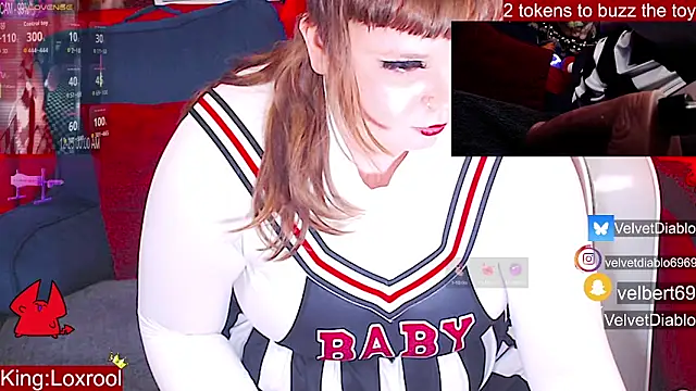 Cheerleader shows off butt plug and feet! (Private Show) – video od webkamerové modelky VelvetDiablo