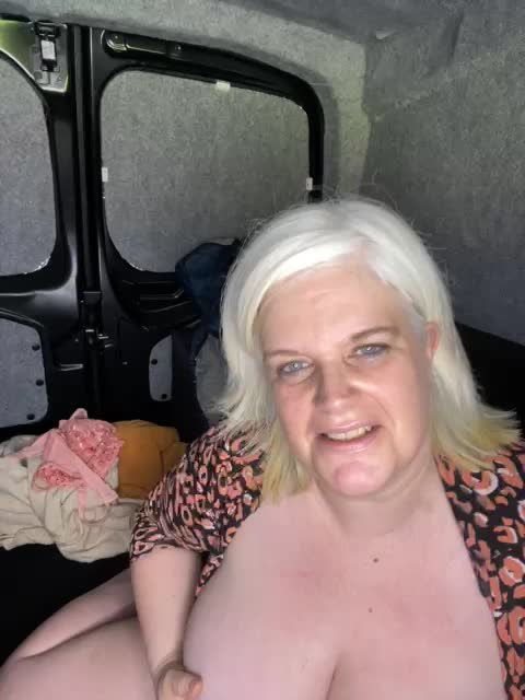 [22 Oct 15:04] Private Show outside stream - video oleh model kamera sexychazza16