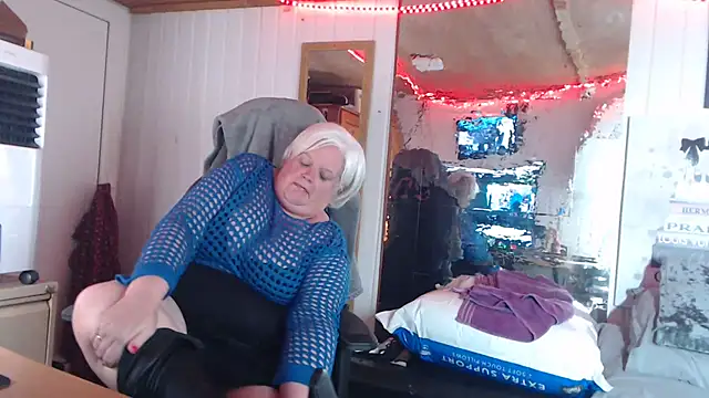 [6 Oct 19:53] Private Show come over my heels - video oleh model kamera sexychazza16