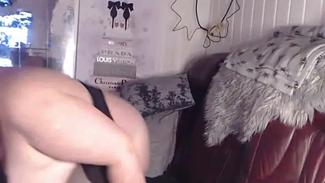 [14 Nov 00:00] bent over in Lycra gym trousers; ass spread open & pussy feck - video oleh model kamera sexychazza16