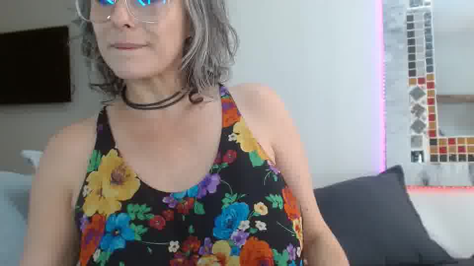 Remove my clothes hehe - video by Pinkboobie cam model