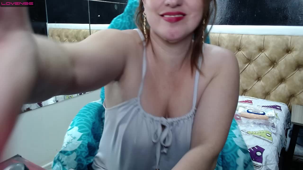 Private Show dildo in doogy - video by Barbiegomez cam model