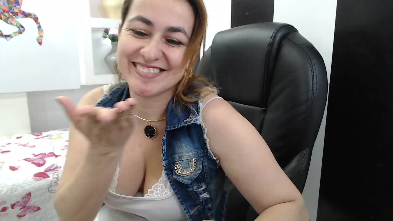 Private Show masturbate pussy juices - video by Barbiegomez cam model