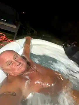 [2 Oct 23:04] Public Show - twotonetommyme 캠 모델의 동영상