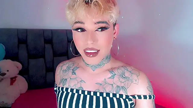 [12 Jun 09:35] Public Show - відео від вебкаммоделі little_star_porn