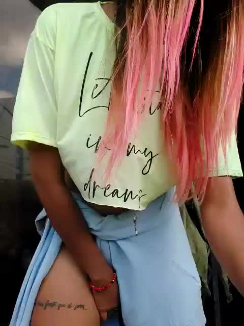 pvt: Mounting dildo in the sun (public) - vídeo de la modelo de cam k_lebannon