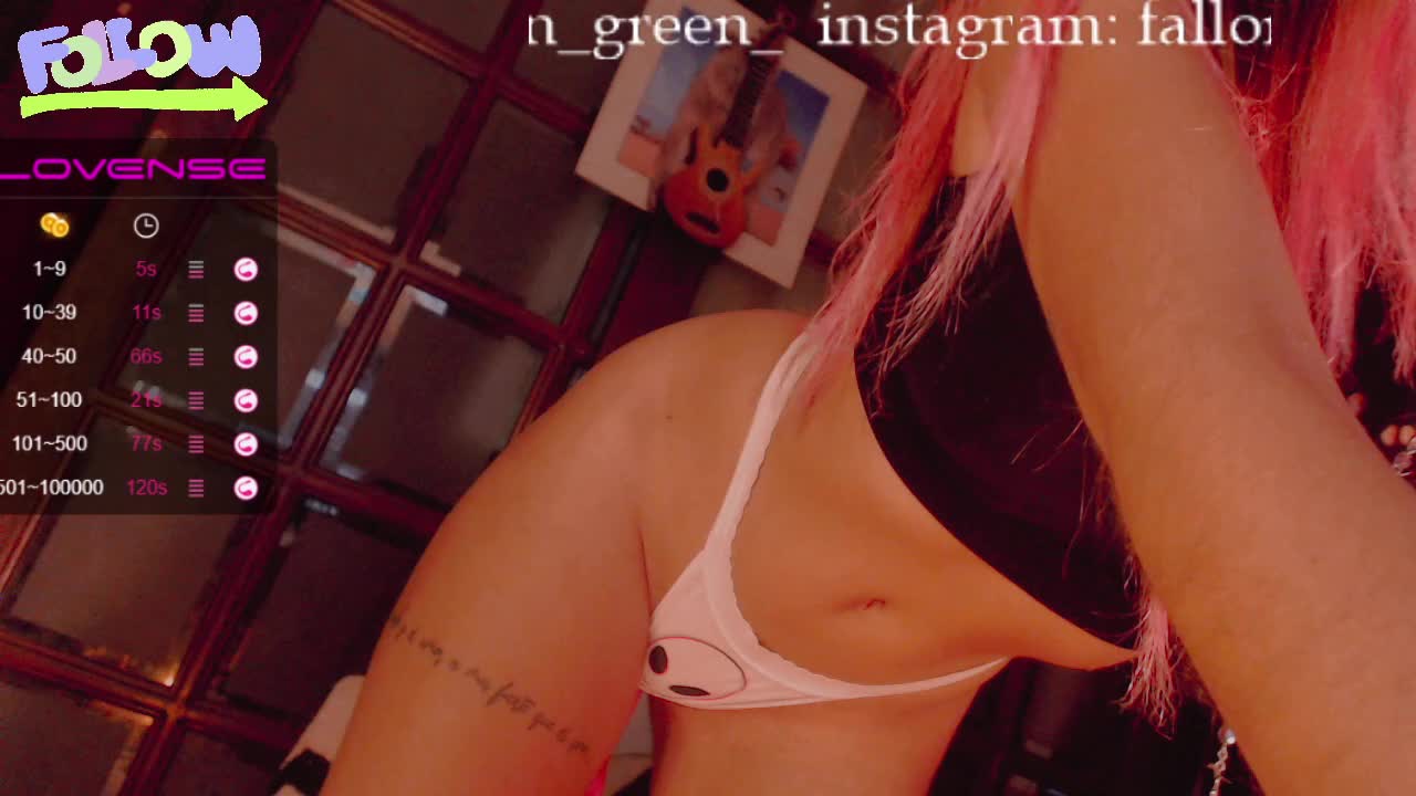 pvt:Do you want to know that there is under my skirt? - vídeo de la modelo de cam k_lebannon