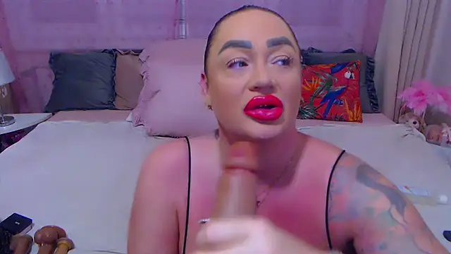 Oily tits and ass🤩 - відео від вебкаммоделі BustyVicky